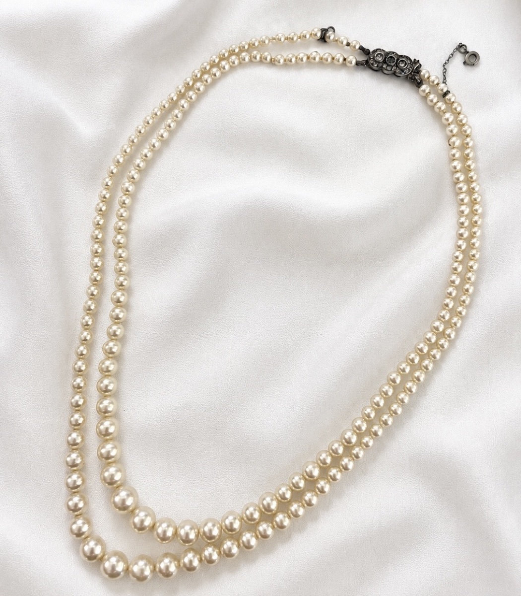 Ancien collier de perles sur deux rangs, fermoir, argent et brillants