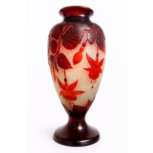 Emile Galle Vase In Fuchsia Pâte De Verre, Art Nouveau Style