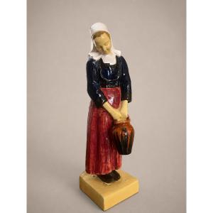 Statue faïence bretonnes henriot lenoir femme à la cruche