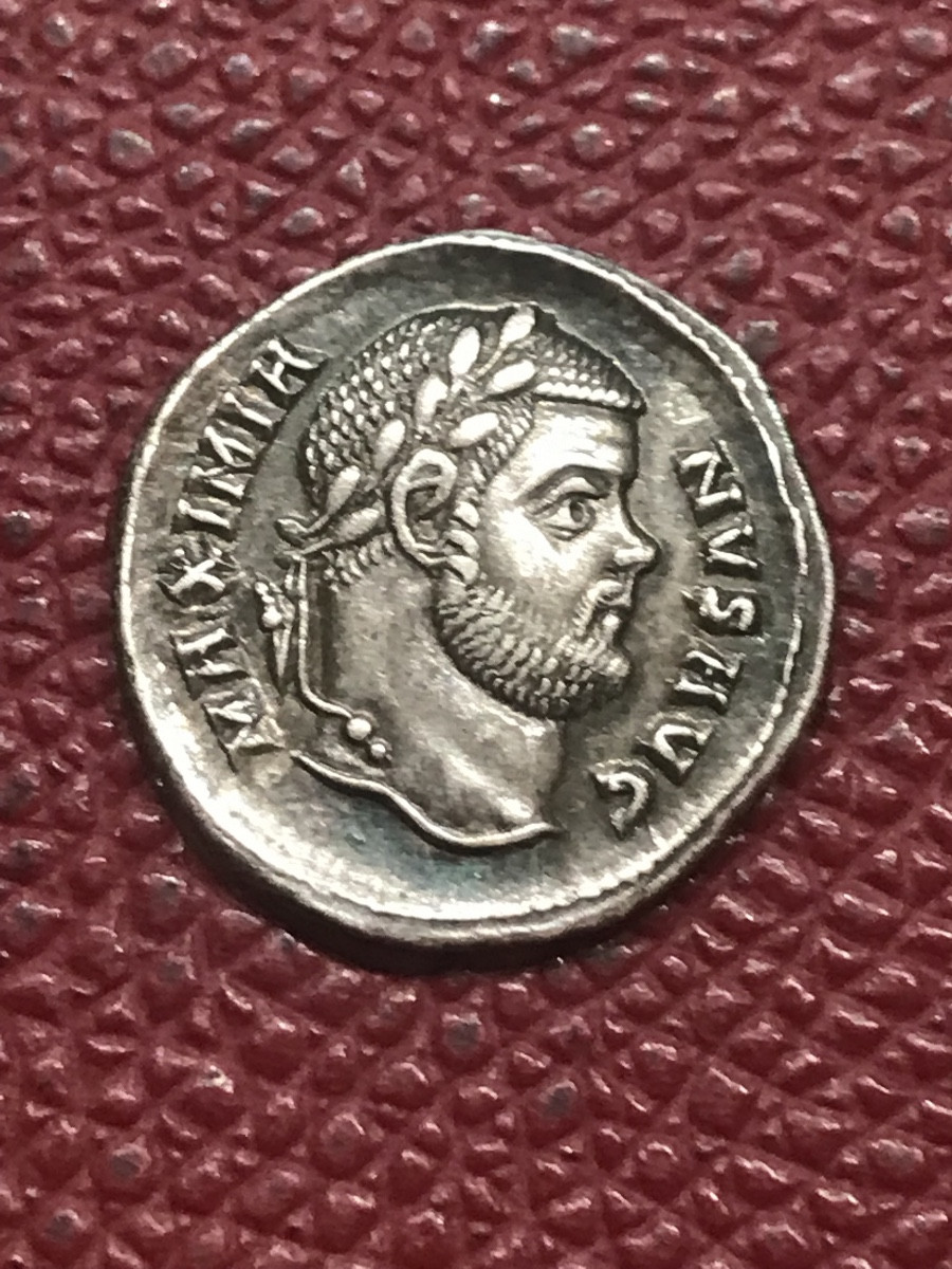 Argenteus  Maximin Hercule. 