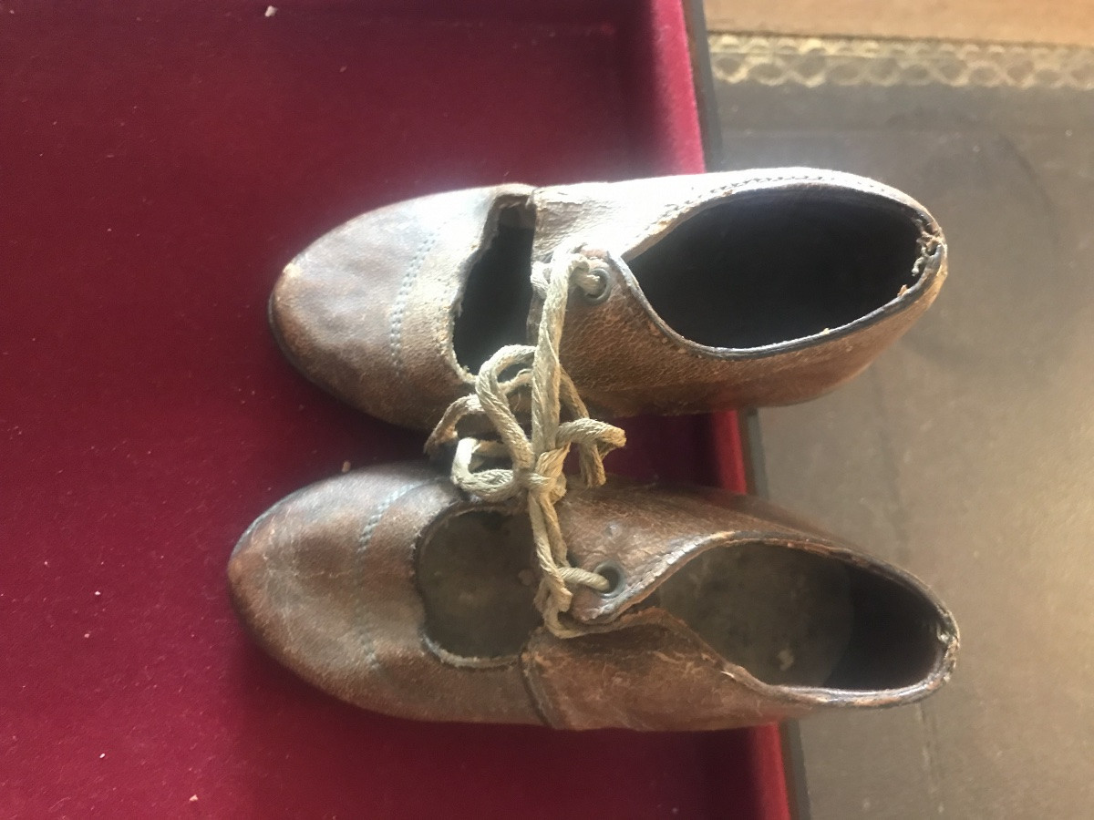 Pair Of Children's Shoes From The Early 20th Century.-photo-3