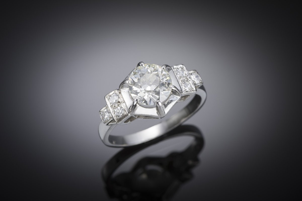 Art Deco Diamond Ring (main 1.35 Carat)