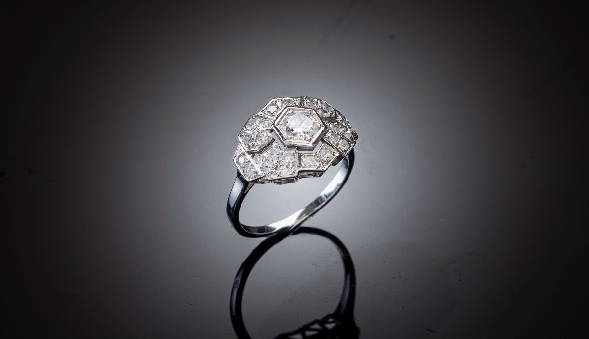 Bague diamants Art Déco en platine. Travail français vers 1930.