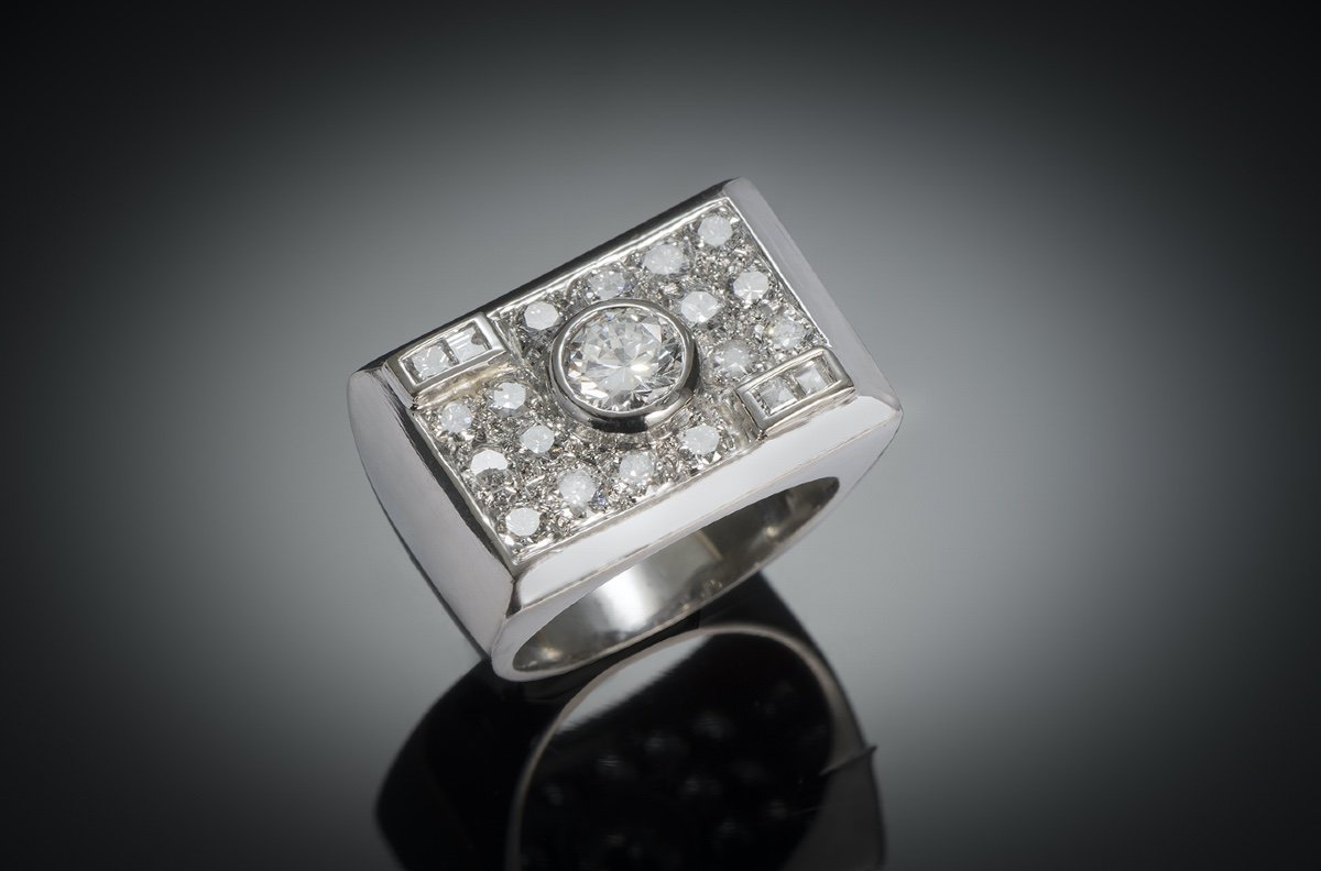 Bague moderniste vers 1935 diamants (2,5 carats centre 1 carat)