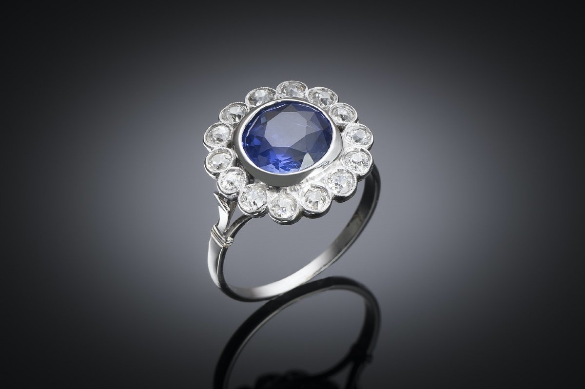 French Art Deco Ring, Natural Sapphire (3,47 Carats, Laboratory Certificate) And Diamonds