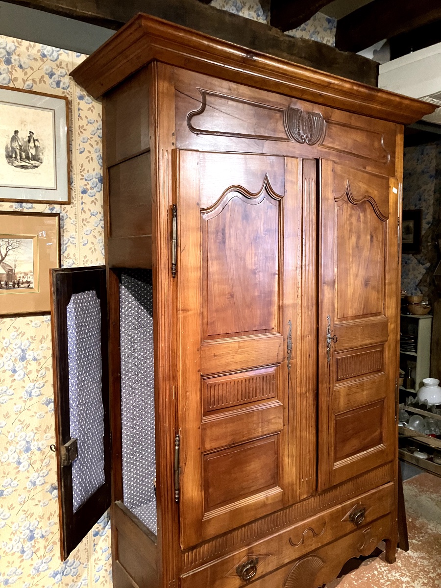 Louis XV Style Cherry Wood Gun Cabinet-photo-2