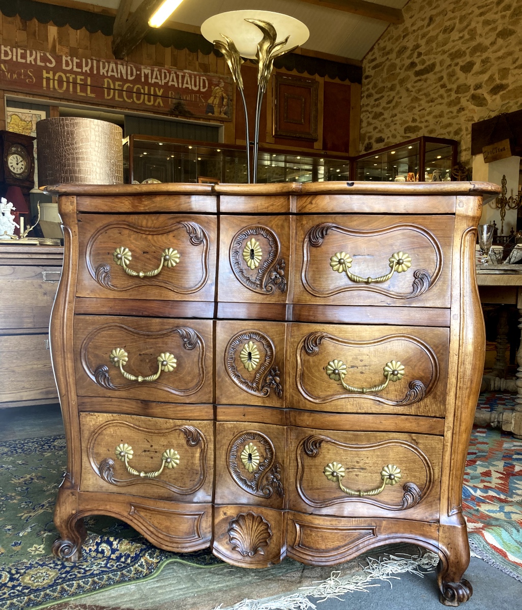 Commode galbée Louis XV  à secrets