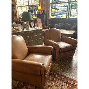Paire de Fauteuils Club Moustache en Cuir – Années 1930