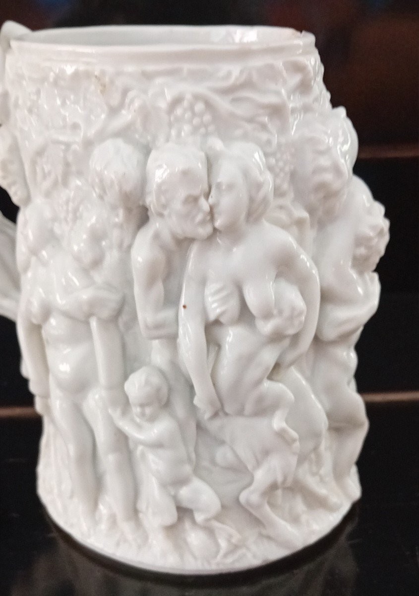 Antique "erotic" Mug In White Porcelain, Royal Factory Of Capodimonte, Naples 1880-photo-3