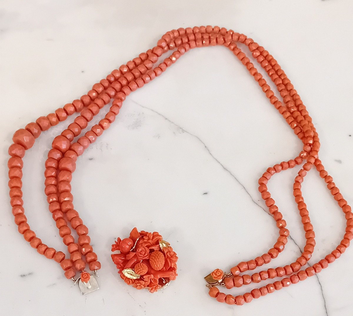 Great Three Strand  Necklace In Sciacca Coral And Gold-photo-3