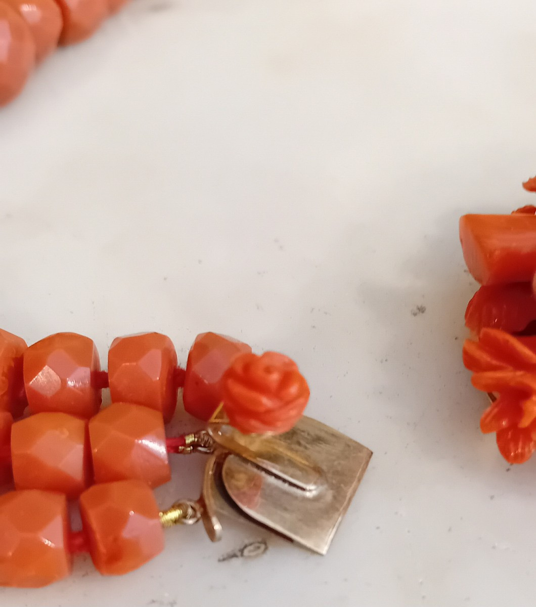 Great Three Strand  Necklace In Sciacca Coral And Gold-photo-3