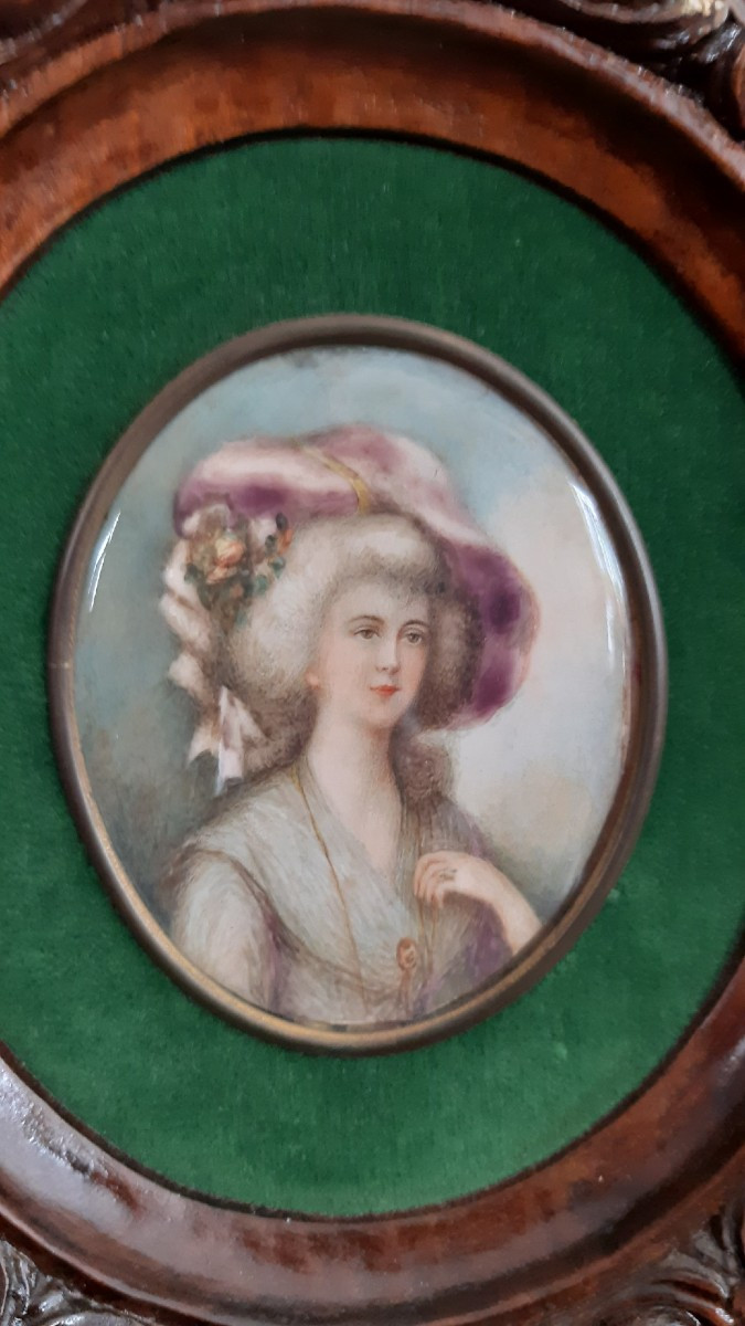 Antique Miniature On Ivory And Gold, With Fine Carved Wood Frame-photo-2