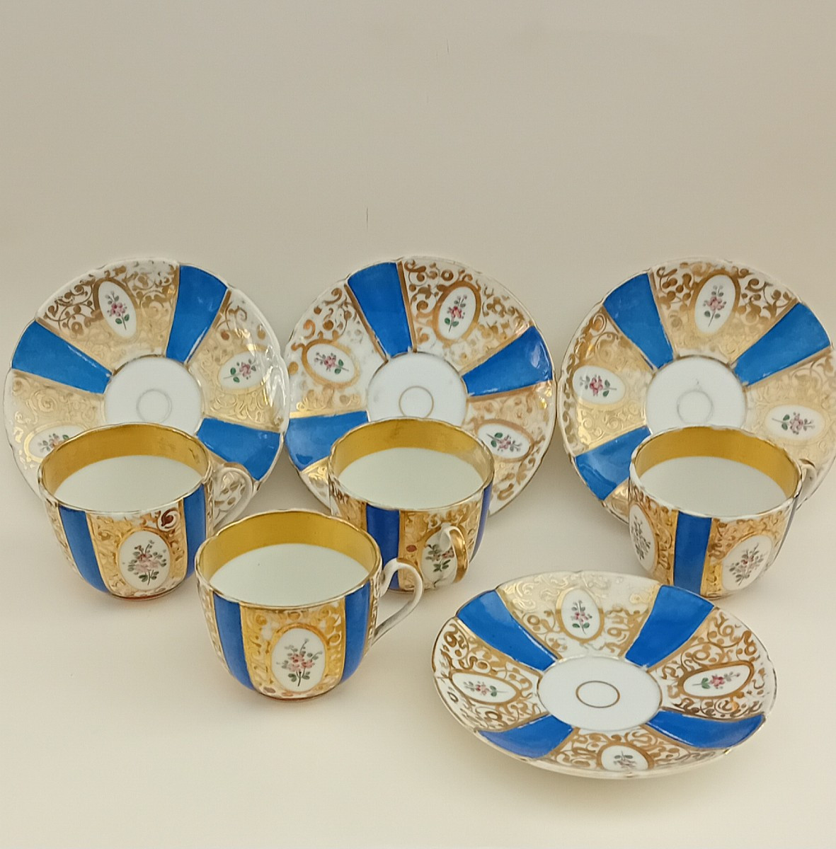 Service de table ancien en porcelaine française, orné de décors polychromes, époque Louis-Phili-photo-4