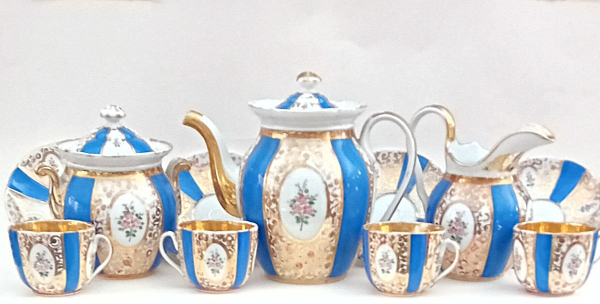 Service de table ancien en porcelaine française, orné de décors polychromes, époque Louis-Phili