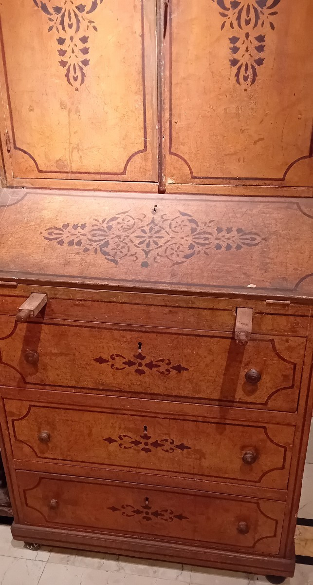 A Small Wooden Trunk, Lacquered And Painted With Stylized Motifs-photo-2