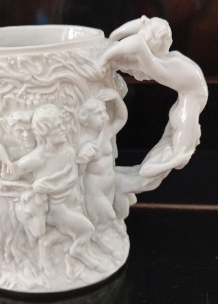chope « érotique » particulière en porcelaine blanche