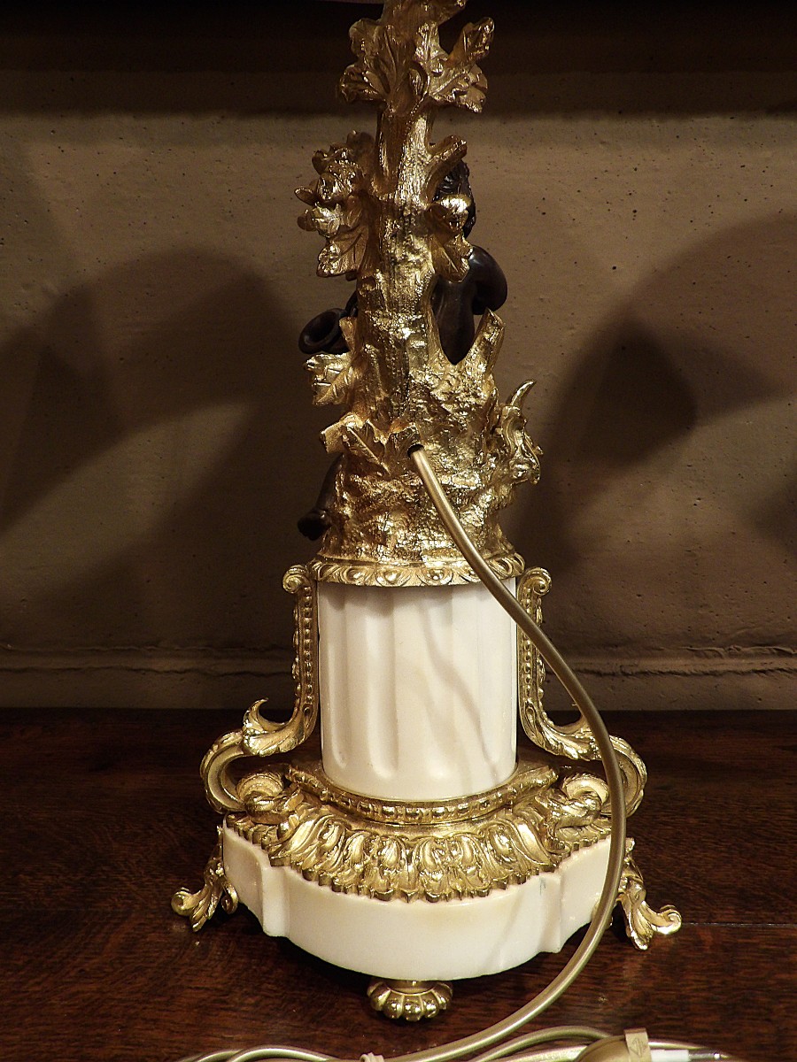 Paire De Lampadaires Aux Putti En Bronze Et Marbre Blanc-photo-7