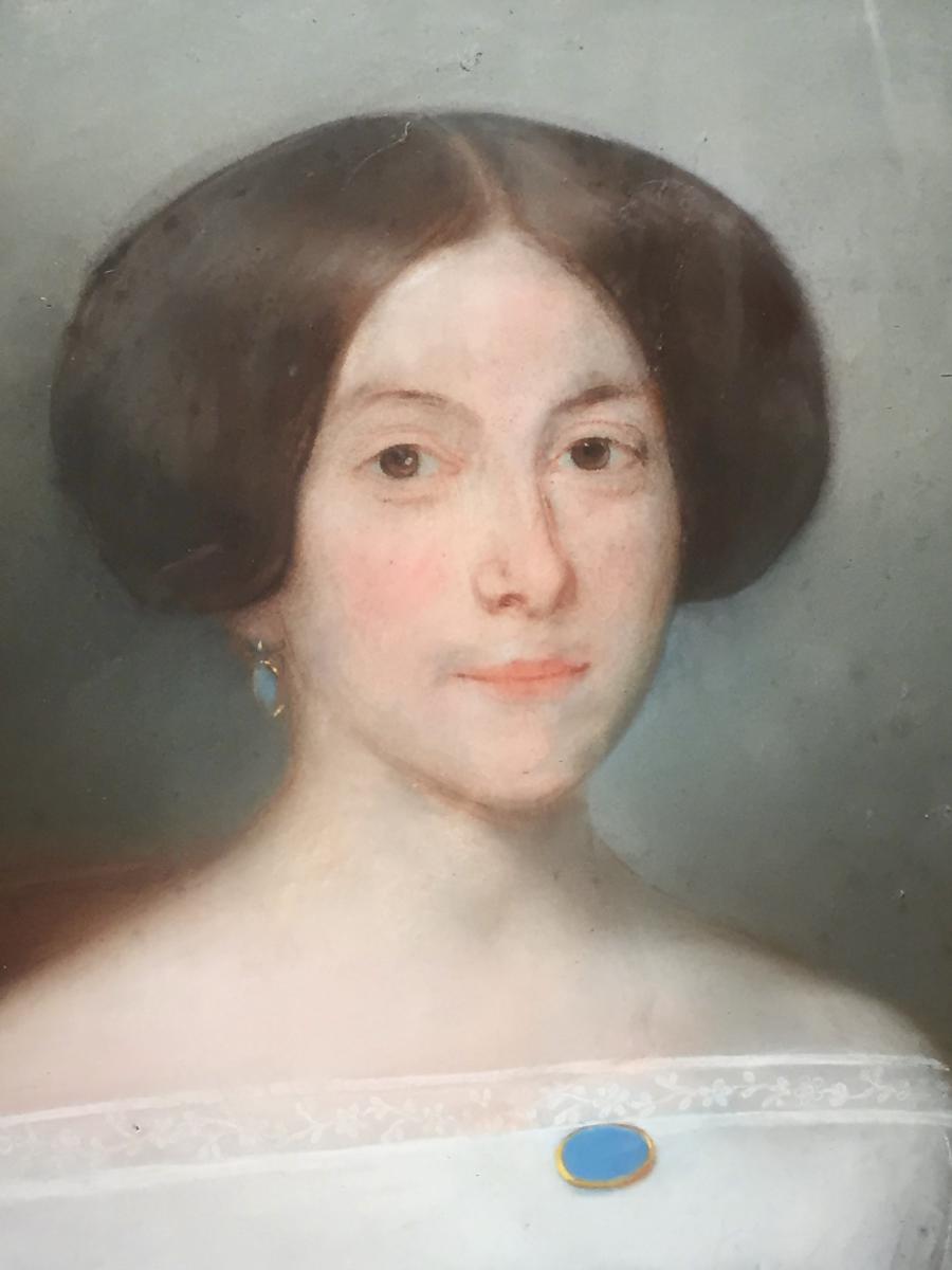Années 1830 - JEUNE FEMME à la BROCHE TURQUOISE - Non signée-photo-3