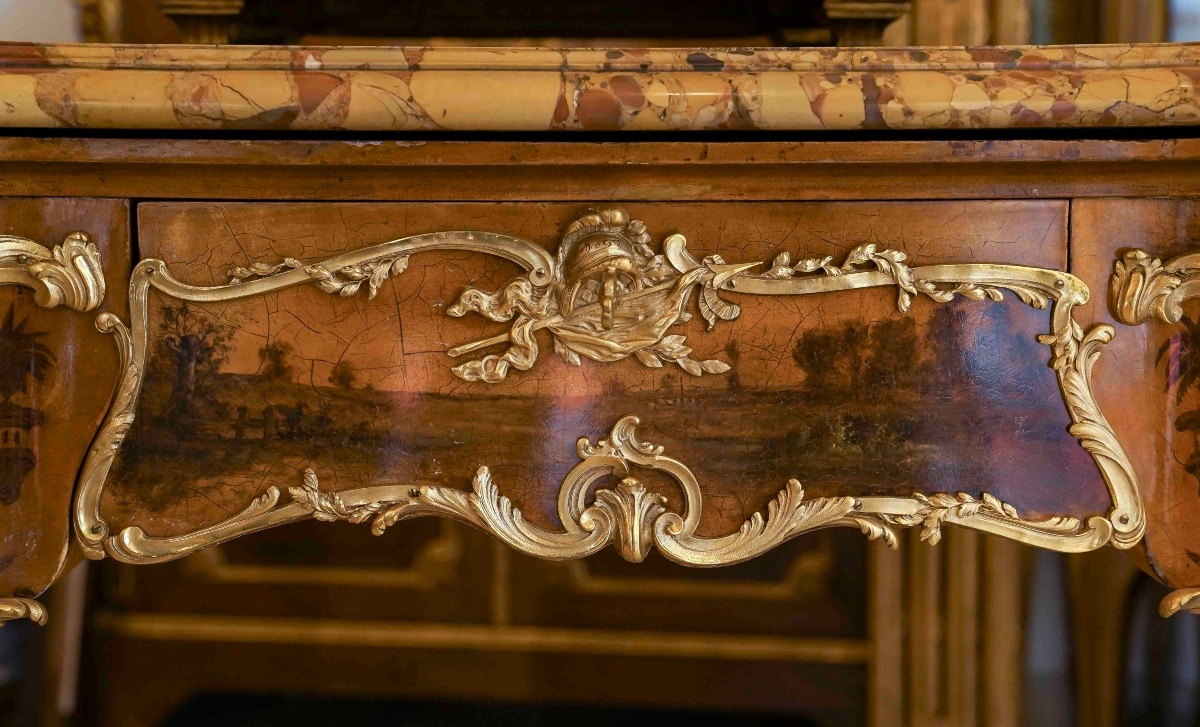 Bureau  En Vernis Martin  estampillée SWIENER-photo-3