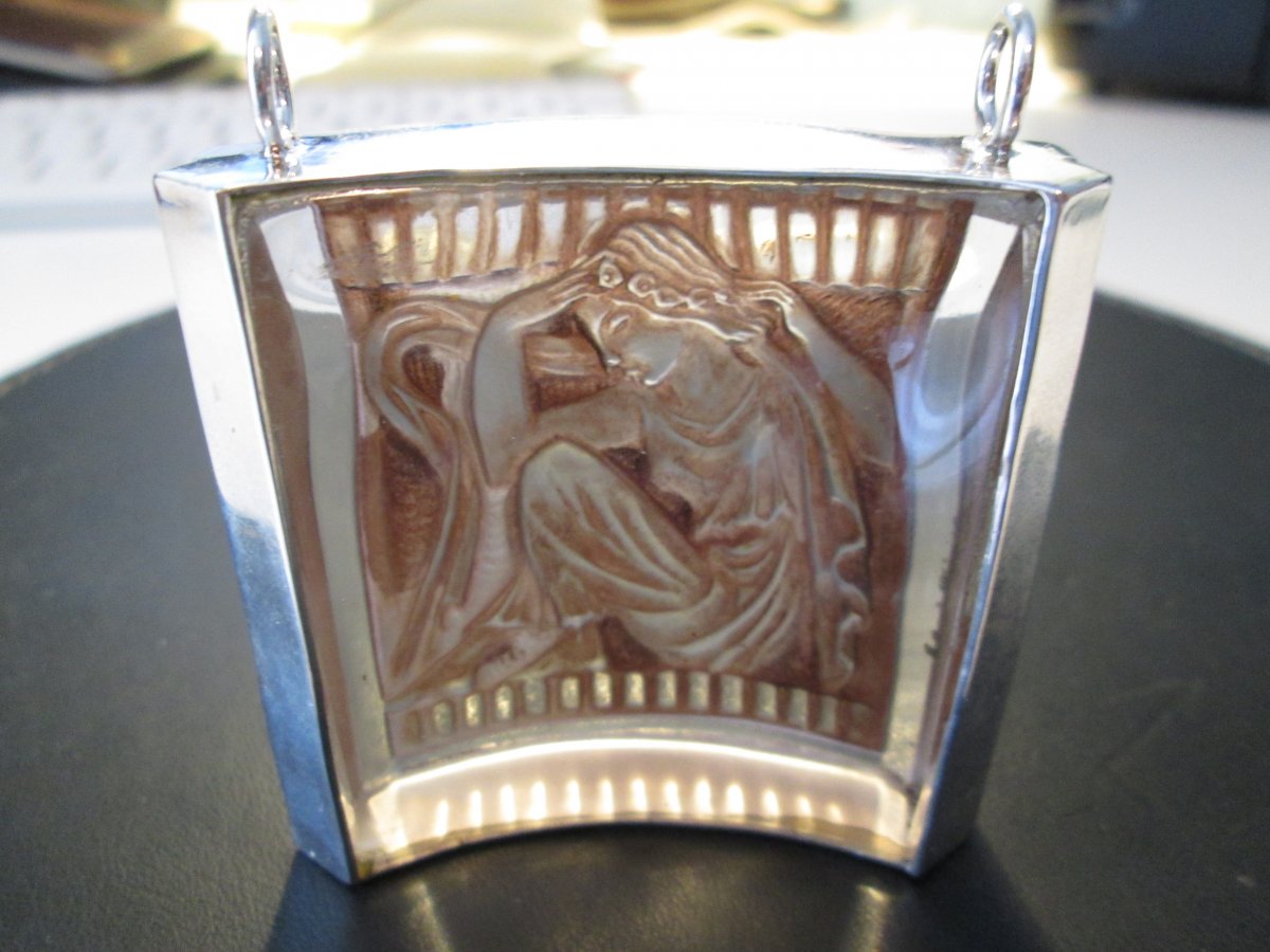 Spectacular Pendant Of Lalique