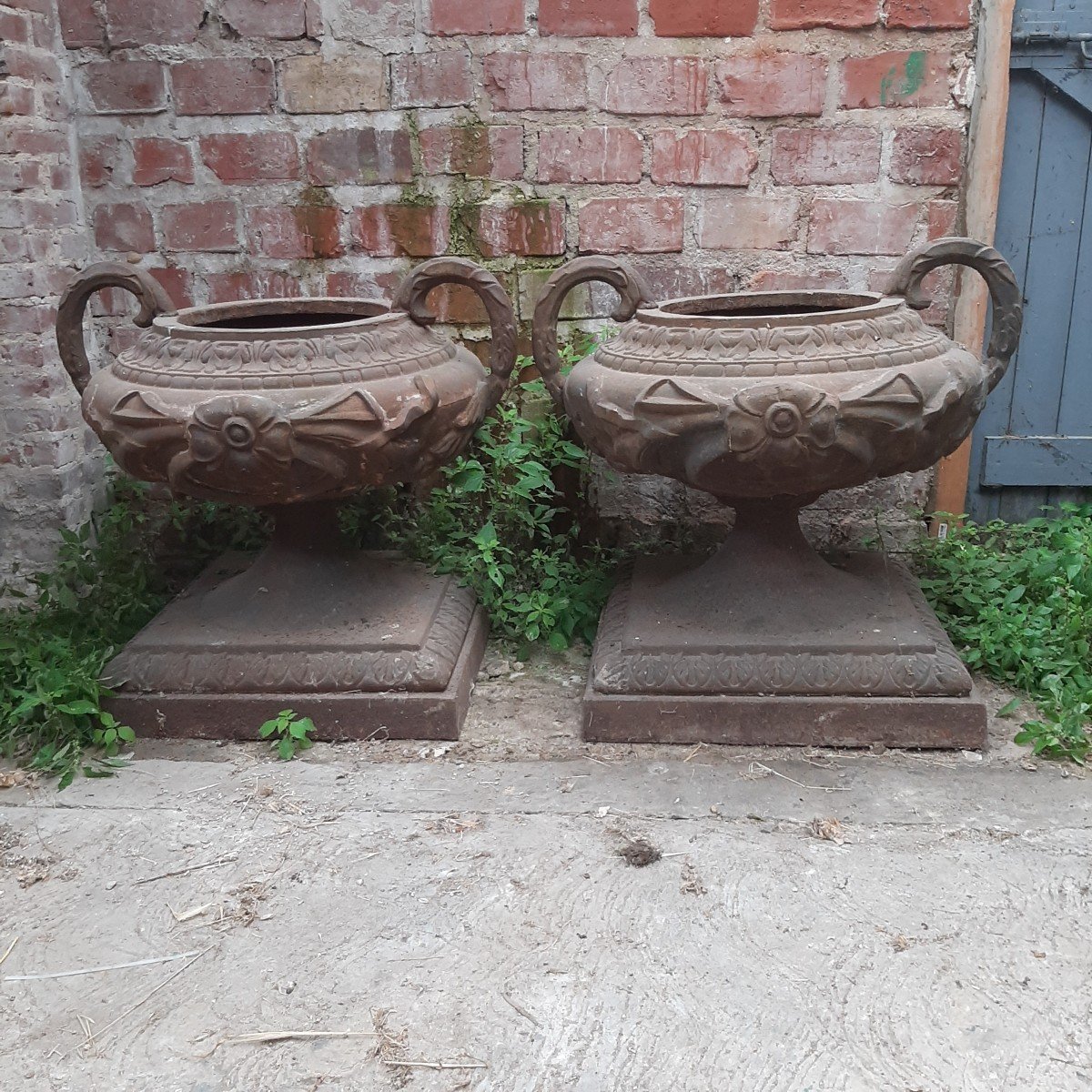 Pair Of Large Cast Iron Garden Basins-photo-2