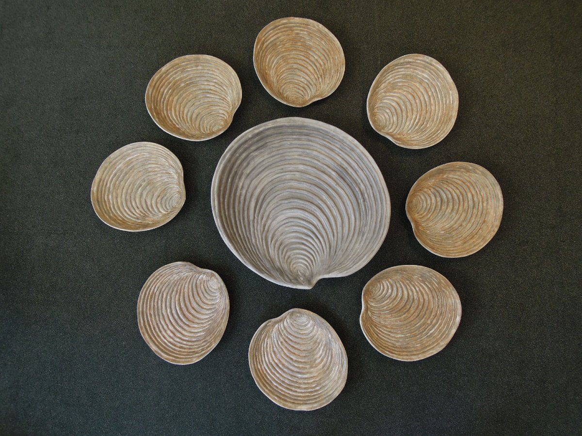 Ensemble de 8 asiettes et 1 plat en forme de coquillages de Marcel Guillot-photo-1
