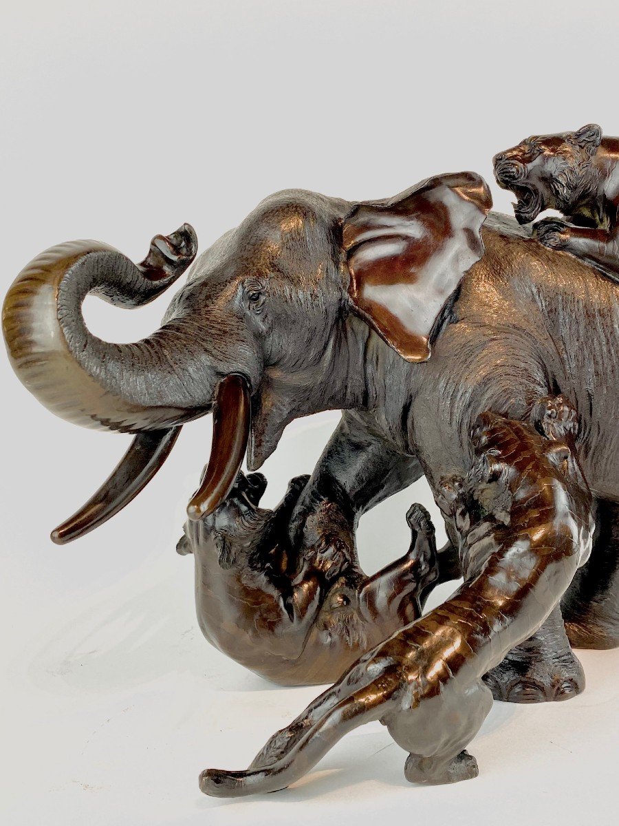 Okimono - Sculpture En Bronze d'Un éléphant Attaqué Par Des Tigres, Japon ère Meiji  par Genryusai Seiya zo-photo-4