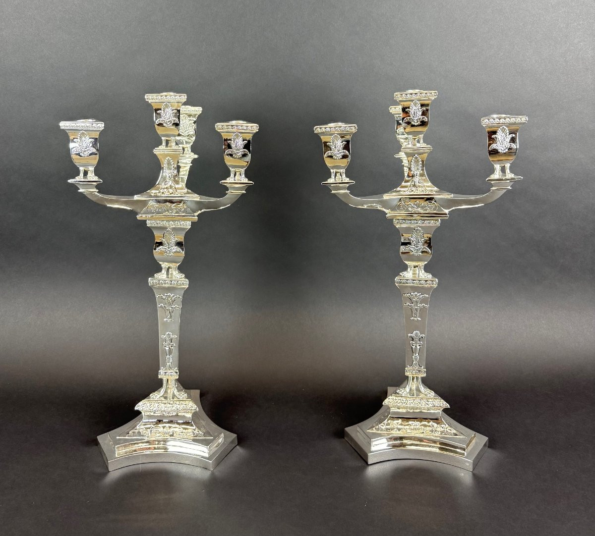 Paire  candélabres à quatre lumières en argent massif, d'époque Charles X,-photo-2