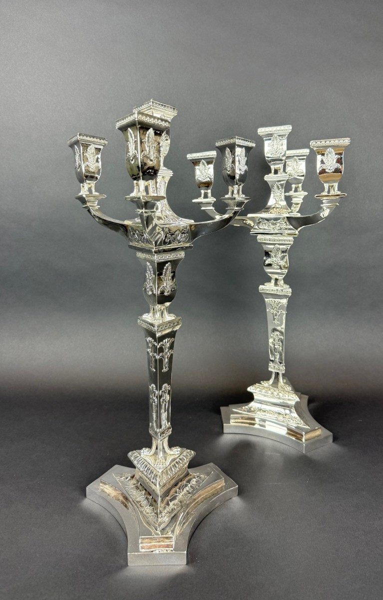 Paire  candélabres à quatre lumières en argent massif, d'époque Charles X,