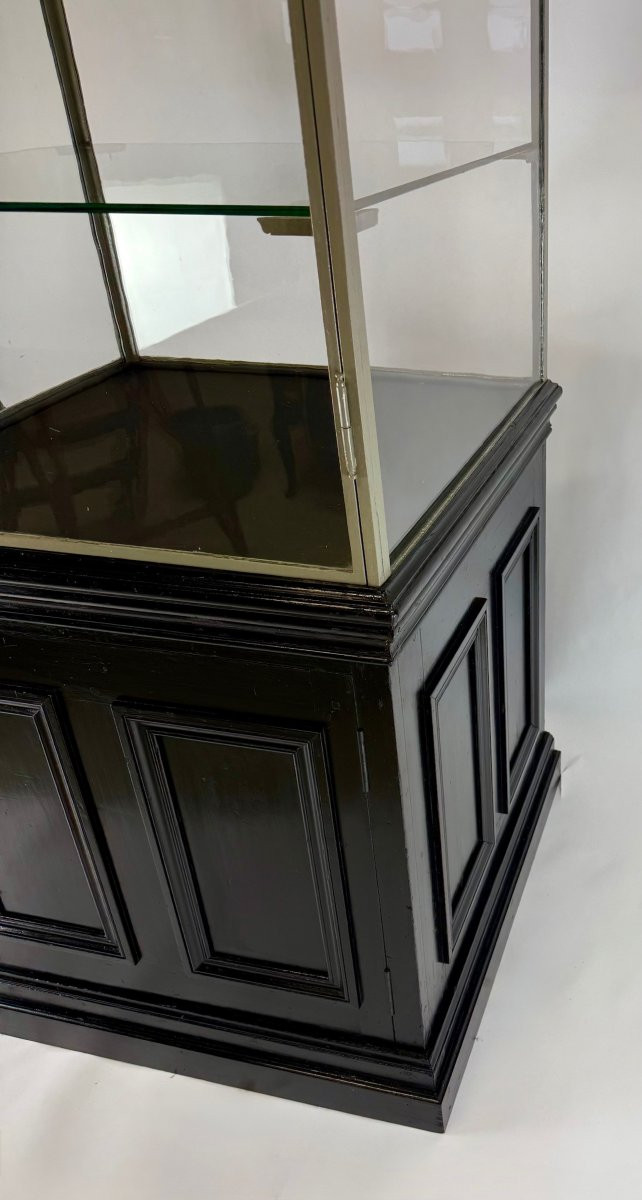 une vitrine en fer du début du XXe siècle -photo-3