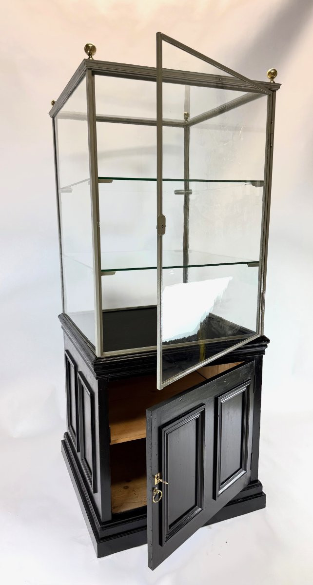 une vitrine en fer du début du XXe siècle -photo-5