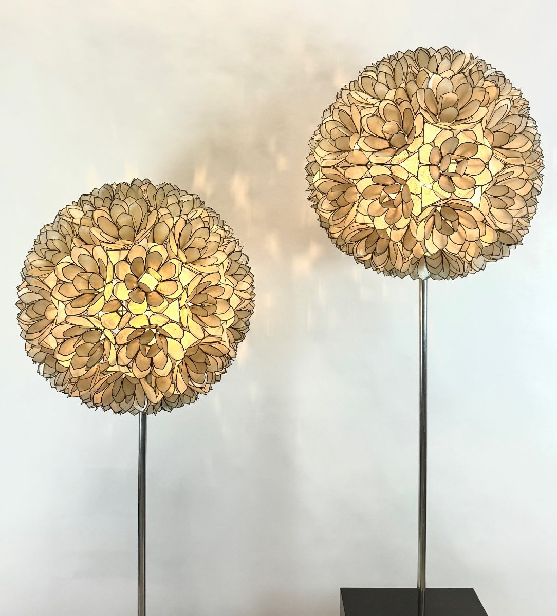 Paire de  lampadaires en forme de fleur de lotus, en nacre  par Rausch Beleuchtung-photo-2