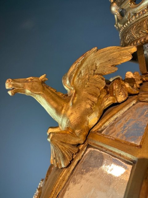 Une grande lanterne monumentale en bois doré. – Italie, fin du XIXe siècle. H170 cm!-photo-3