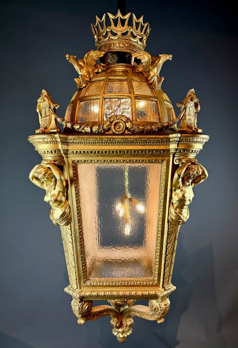Une grande lanterne monumentale en bois doré. – Italie, fin du XIXe siècle. H170 cm!