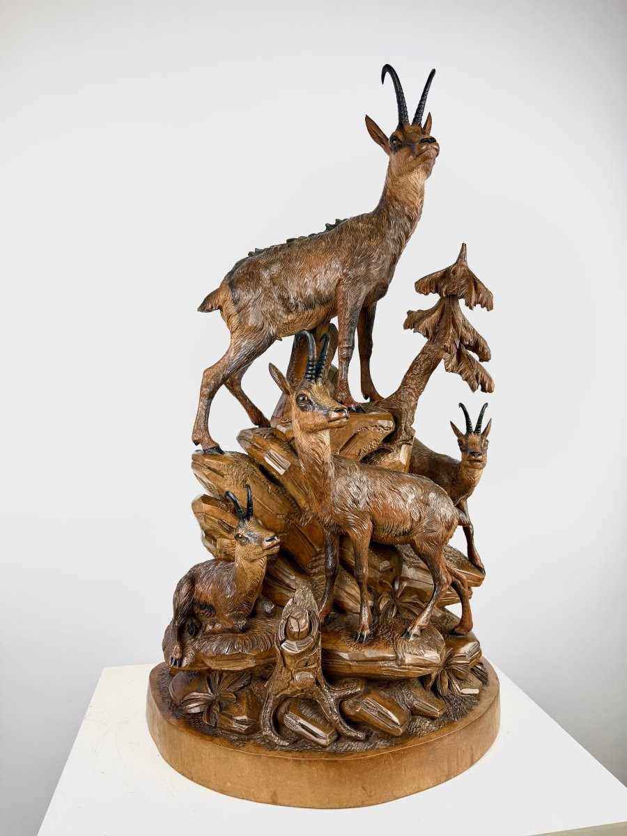 Group Of Chamois Carved In Walnut, Black Forest – Late 19th Century-photo-2