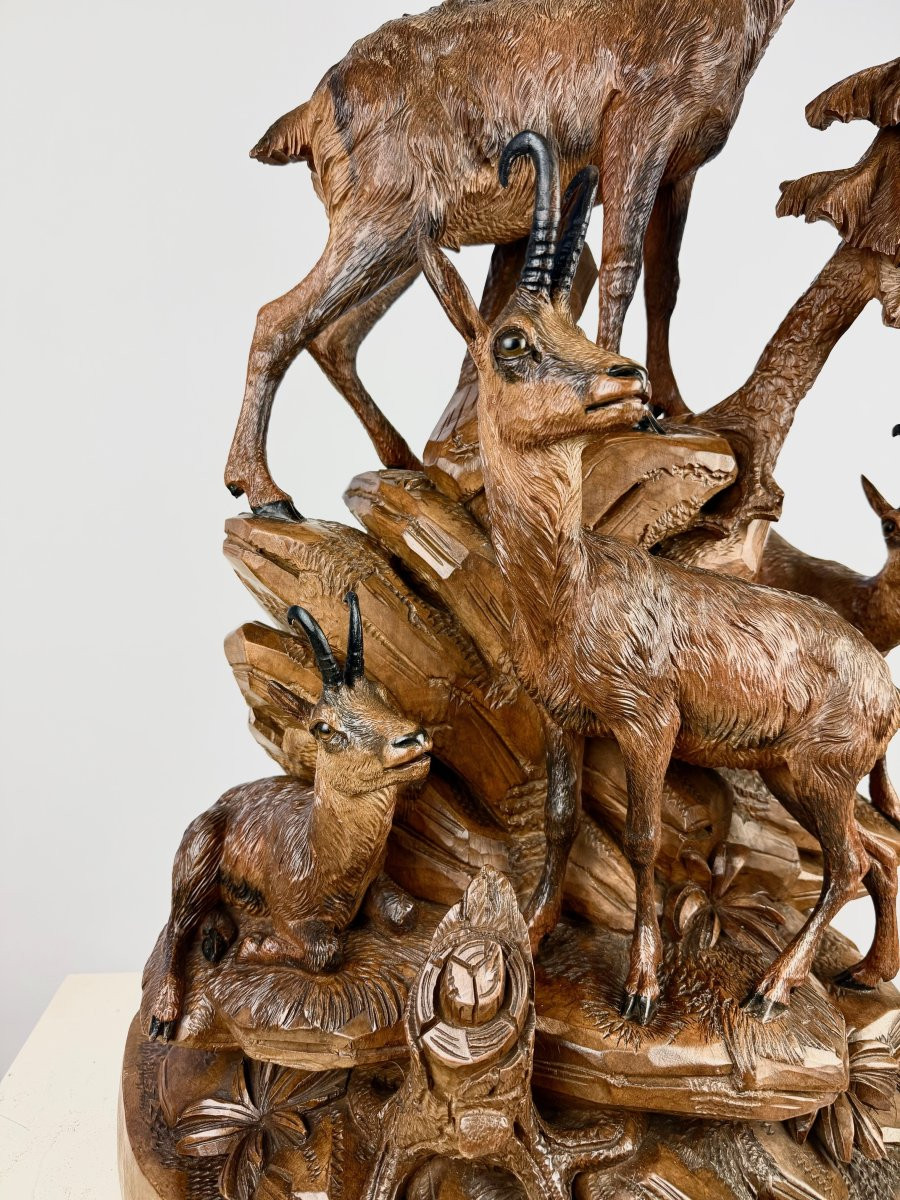 Group Of Chamois Carved In Walnut, Black Forest – Late 19th Century-photo-3