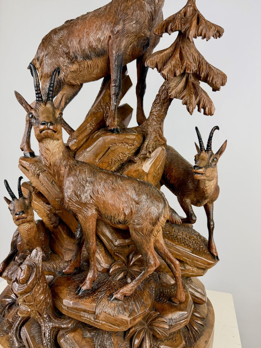 Group Of Chamois Carved In Walnut, Black Forest – Late 19th Century-photo-4