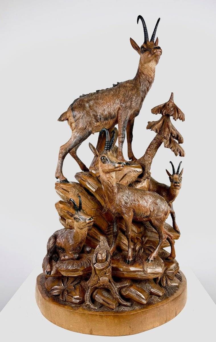 Group Of Chamois Carved In Walnut, Black Forest – Late 19th Century-photo-1