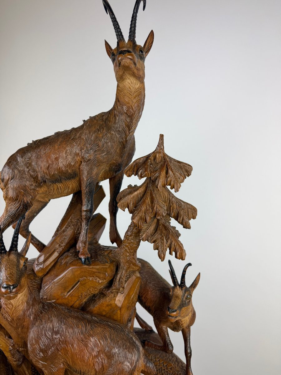 Group Of Chamois Carved In Walnut, Black Forest – Late 19th Century-photo-2