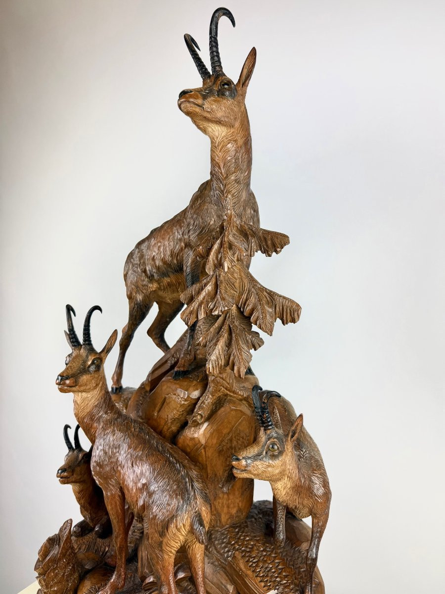 Group Of Chamois Carved In Walnut, Black Forest – Late 19th Century-photo-5