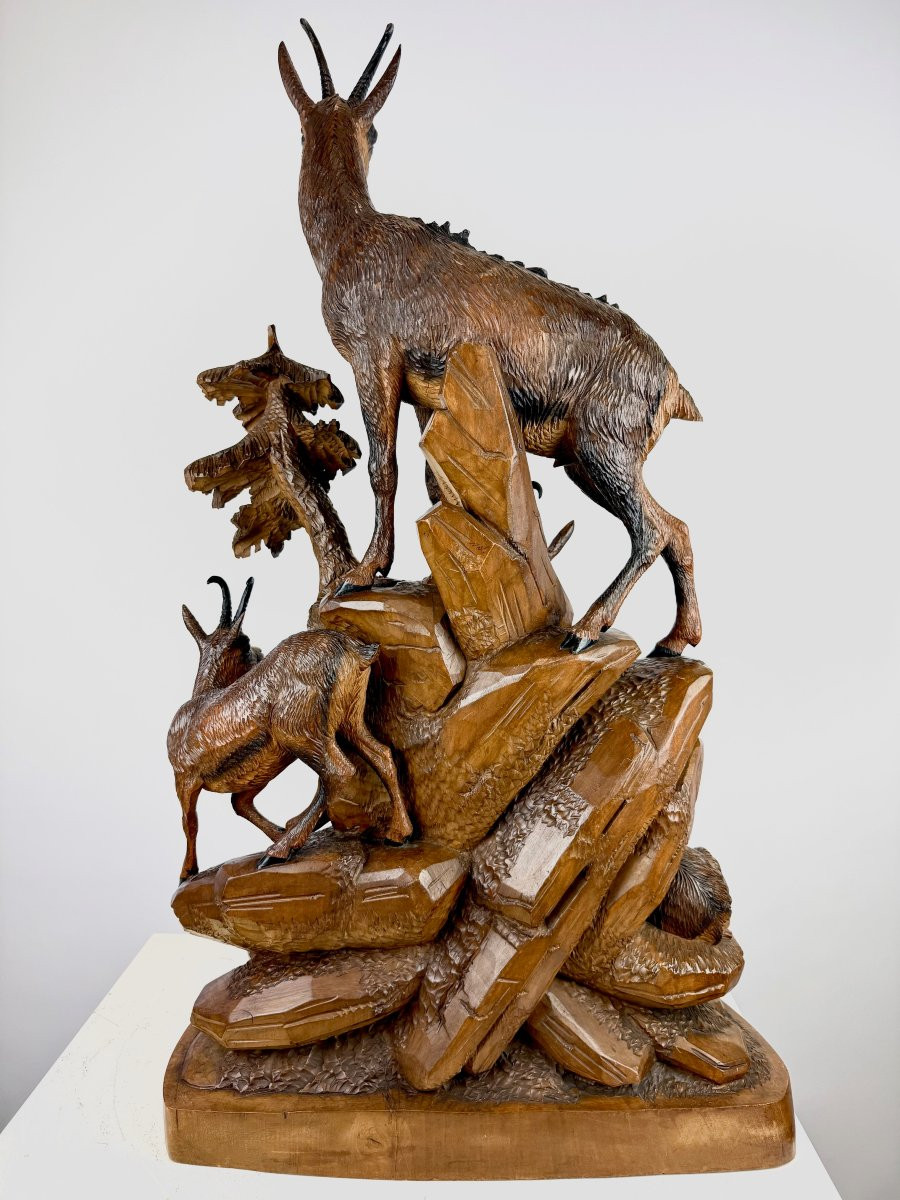 Group Of Chamois Carved In Walnut, Black Forest – Late 19th Century-photo-6