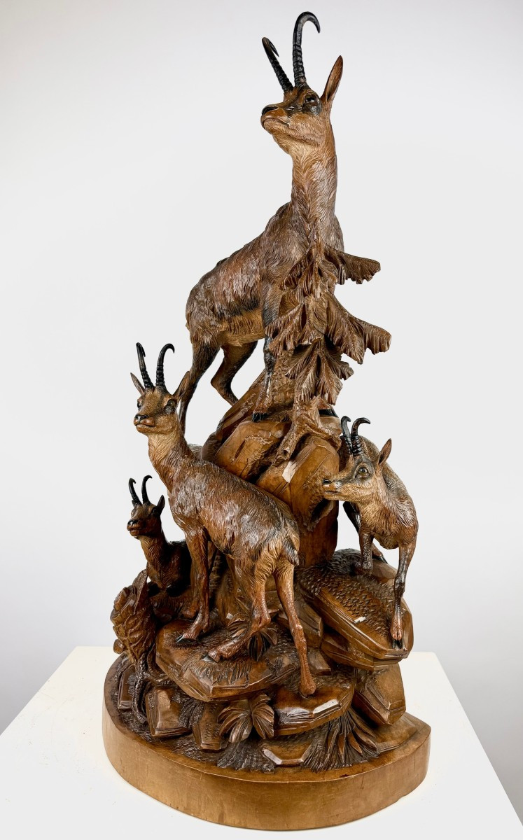 Group Of Chamois Carved In Walnut, Black Forest – Late 19th Century