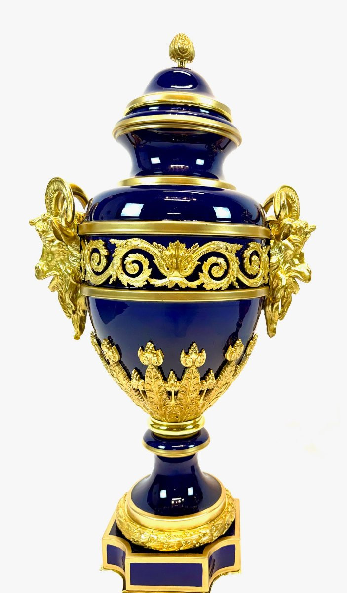 Magnificent Pair Of Late 19thc. Monumental Porcelain Urns With Ormolu Mounts-photo-2