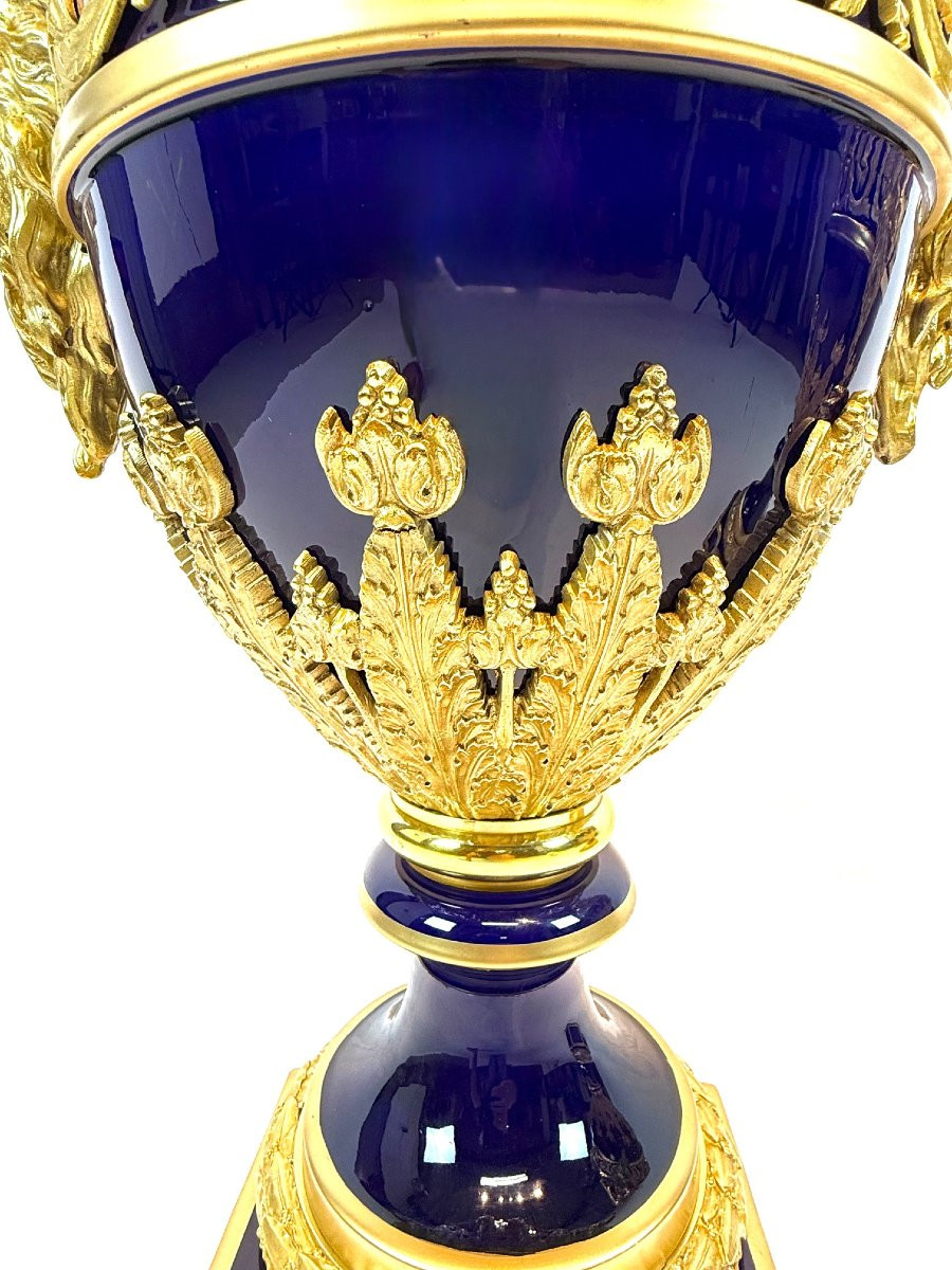 Magnificent Pair Of Late 19thc. Monumental Porcelain Urns With Ormolu Mounts-photo-4