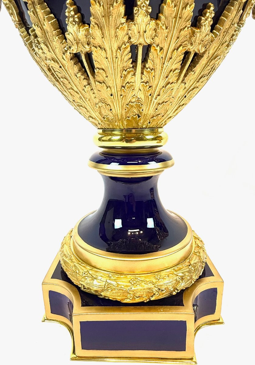Magnificent Pair Of Late 19thc. Monumental Porcelain Urns With Ormolu Mounts-photo-1