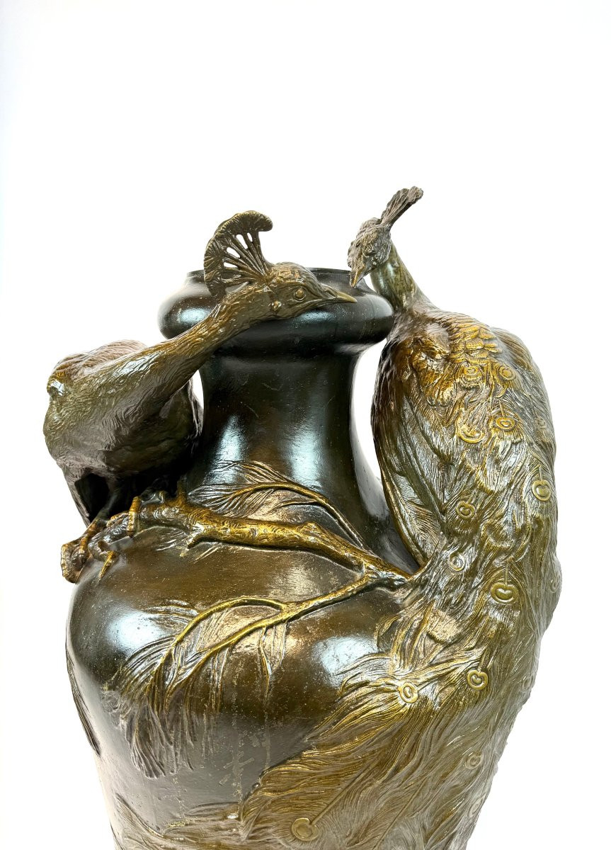 un grand monumental vase Art nouveau en bronze,-deux paons -photo-1
