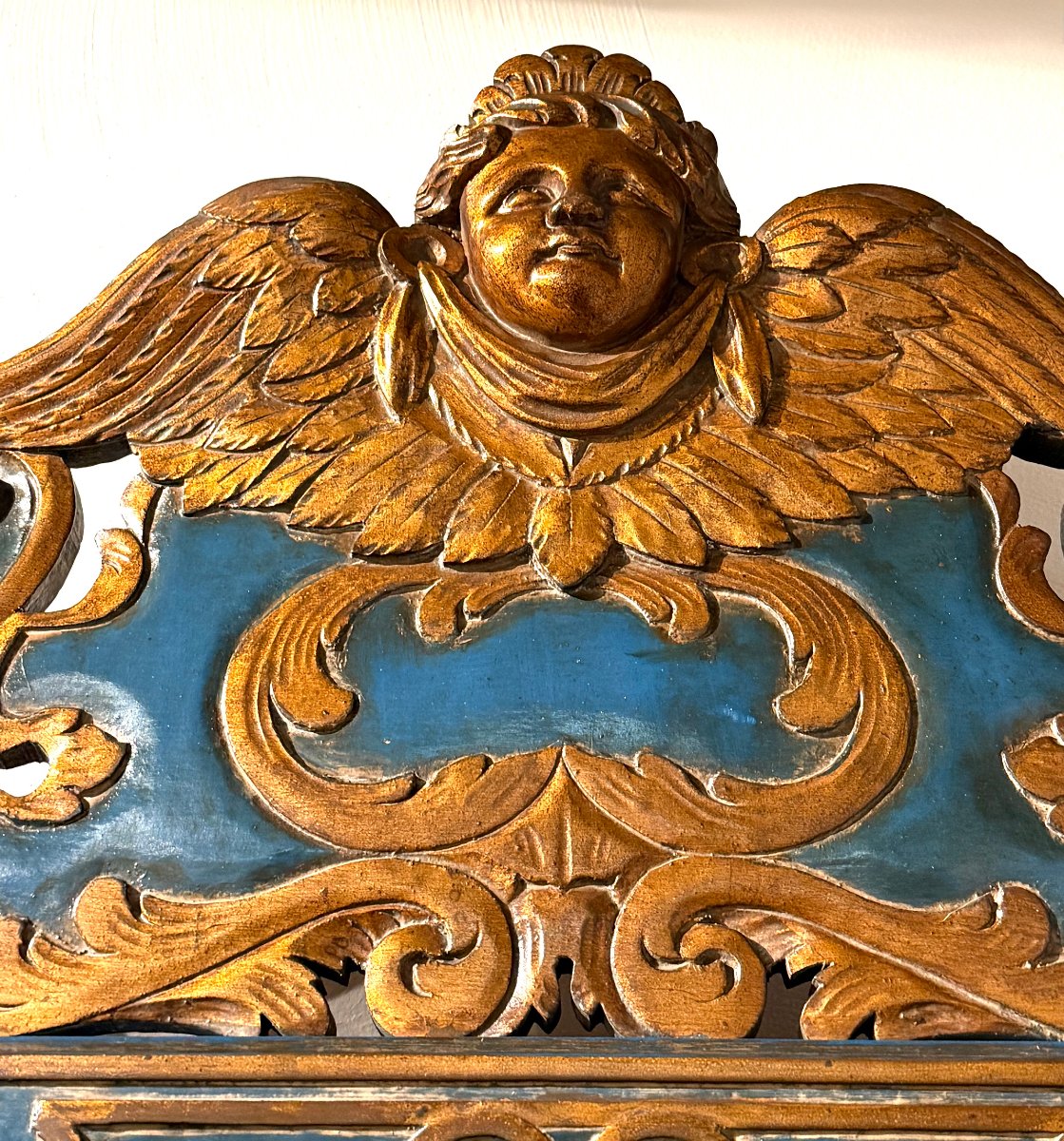 A Carved And Gilded Wooden Mirror Featuring Rich Baroque-inspired Decoration -photo-3