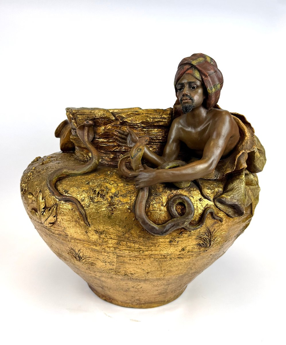 Jardinière / cache-pot sculptural en terre cuite du début du XXe siècle