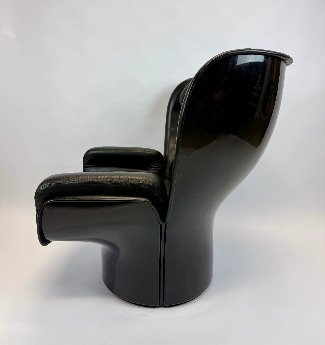 Fauteuil modèle " Elda" en cuir noir , Joe Colombo édition Comfort, années 70.-photo-3
