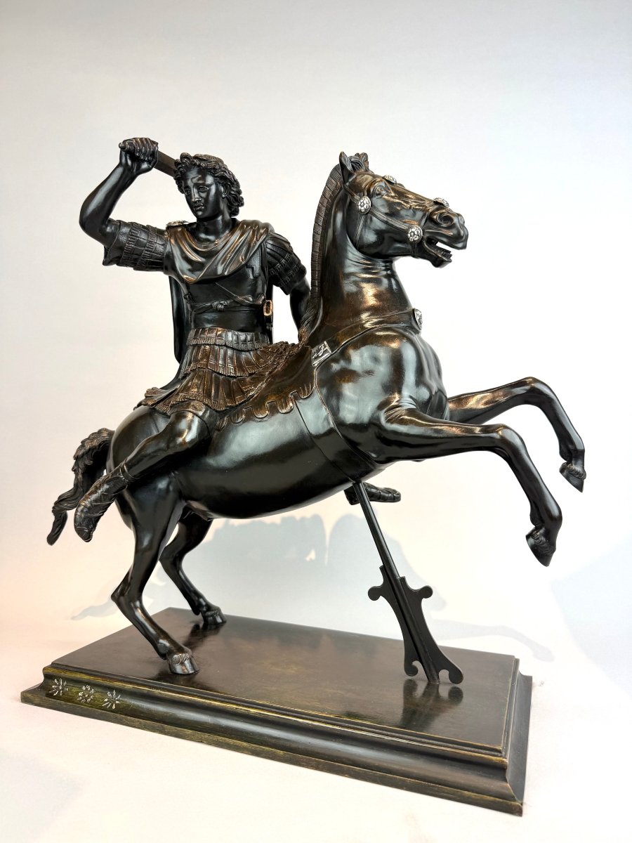 Une  sculpture équestre en bronze représentant Alexandre le Grand-photo-2
